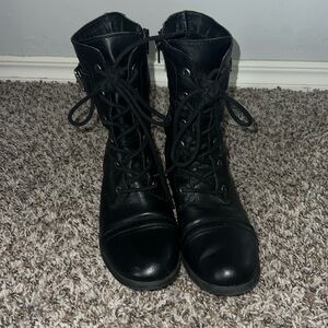 EUC W 8 Black Combat Boots